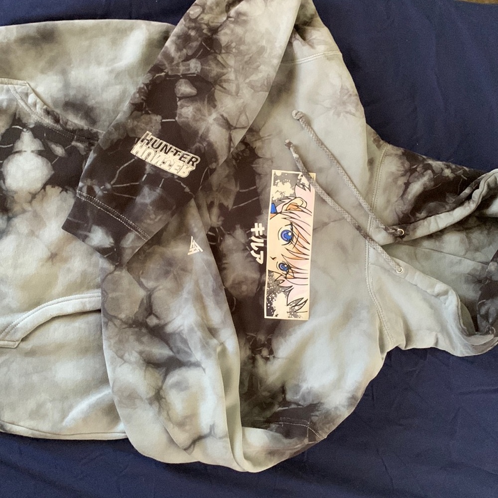 Hoodie w/ pockets, blueish gray and black tie-dye. HunterxHunter themed.